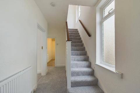 65 Cambridge Drive, London, SE12 8AG