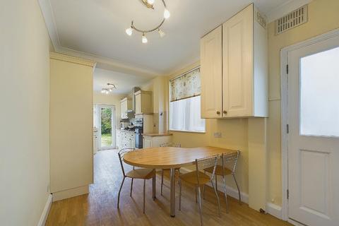 65 Cambridge Drive, London, SE12 8AG