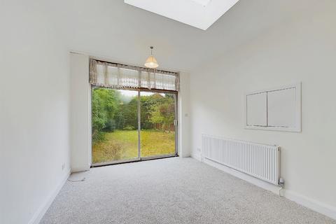 4 bedroom detached house for sale, Cambridge Drive, London SE12