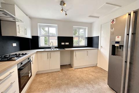 3 bedroom property to rent, Bleasefell Chase, Manchester M28