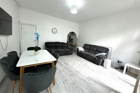 3 bedroom townhouse for sale, Windsor Road, Oldham