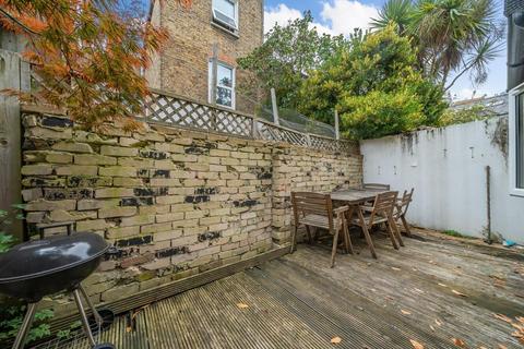 2 bedroom flat for sale, Brayburne Avenue, Clapham