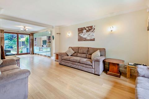 31 Newark Road, Windlesham, GU20 6NE