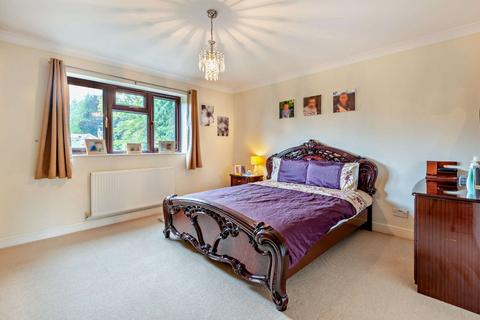 31 Newark Road, Windlesham, GU20 6NE