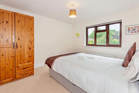 31 Newark Road, Windlesham, GU20 6NE