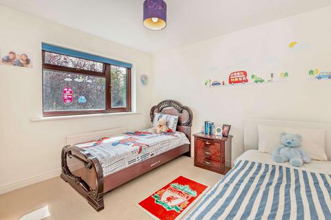 31 Newark Road, Windlesham, GU20 6NE