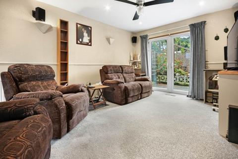 6 Oakengates, Bracknell, RG12 7QJ