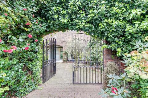 5 bedroom detached house for sale, Westover Hill, London