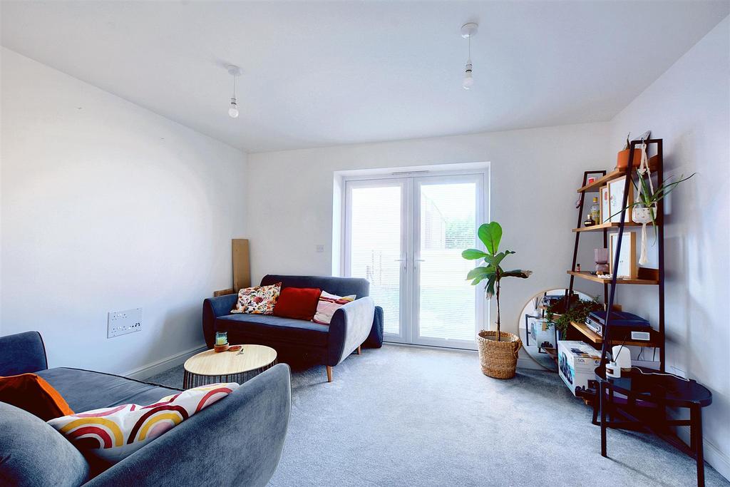 Living Room 2.jpeg