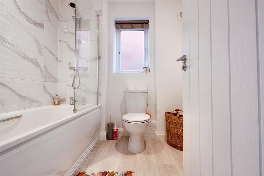 Bathroom 1.jpeg