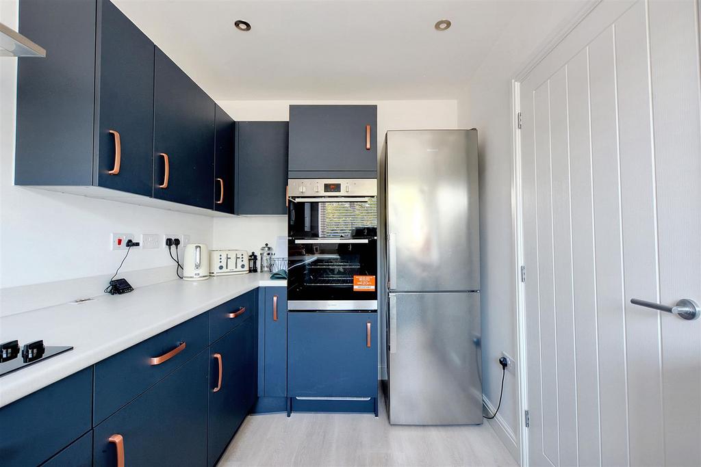 Kitchen 2.jpeg