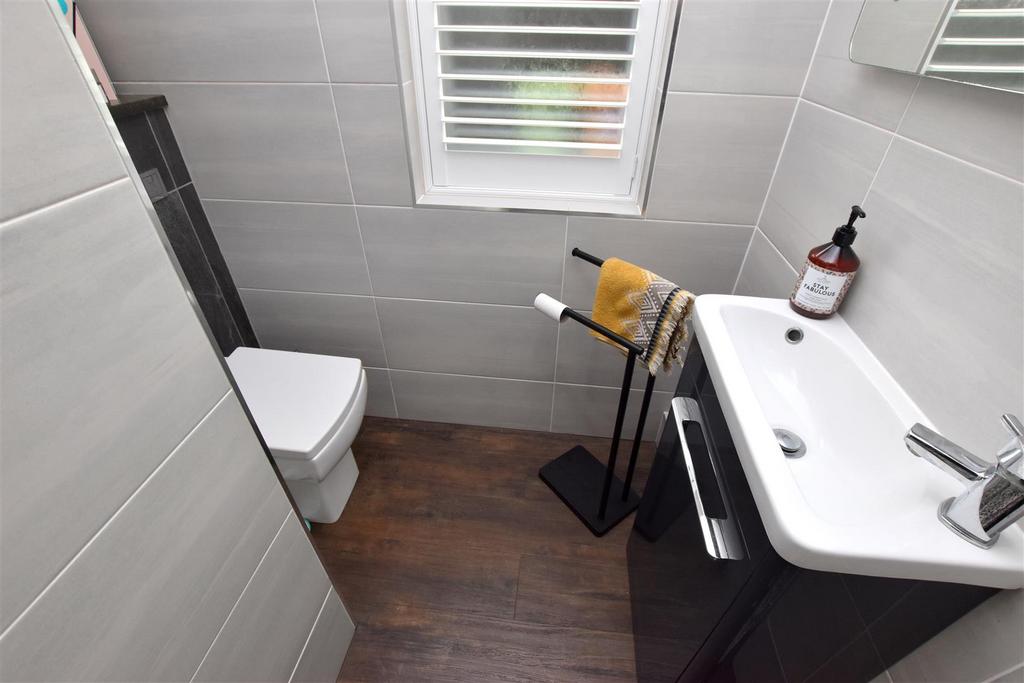 Cloakroom/wc