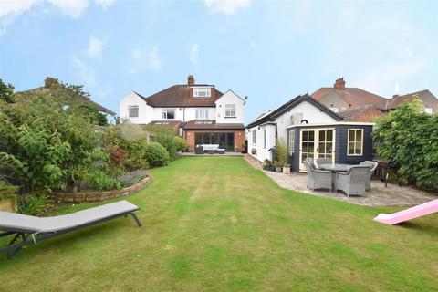 17 Cumberland Avenue, Grimsby, DN32 0BT