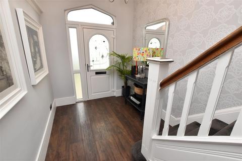 17 Cumberland Avenue, Grimsby, DN32 0BT