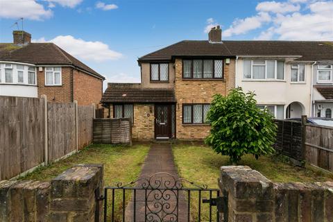 4 bedroom end of terrace house for sale, Cumberland Avenue, Slough