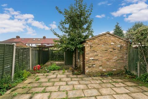 4 bedroom end of terrace house for sale, Cumberland Avenue, Slough