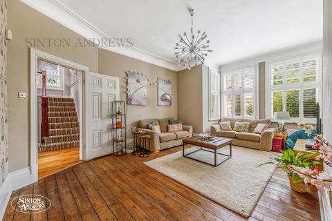5 Amherst Avenue, London, W13 8NQ