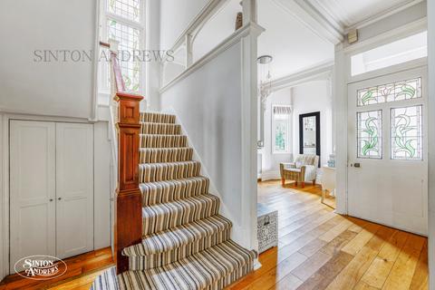 5 Amherst Avenue, London, W13 8NQ