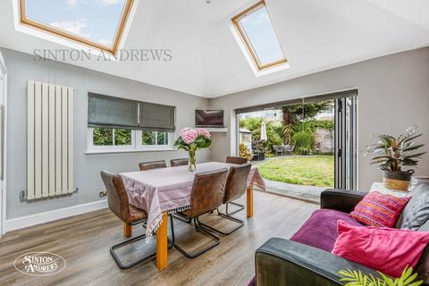5 Amherst Avenue, London, W13 8NQ