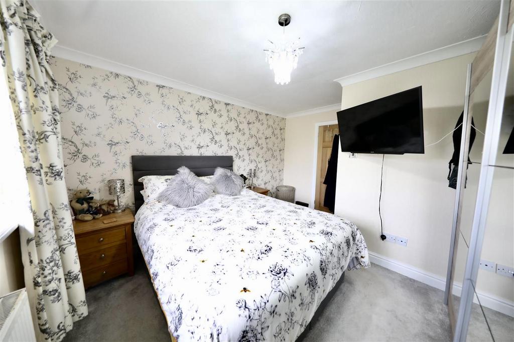26 Orchard Croft - Bed 1b.jpg