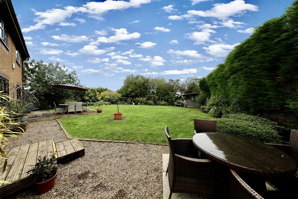 26 Orchard Croft - Garden edit.jpg