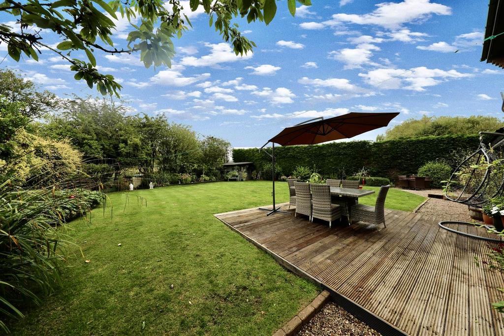 26 Orchard Croft - Garden 2 edit.jpg