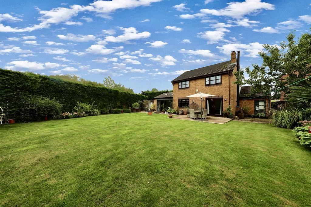 26 Orchard Croft - Garden 3 edit.jpg