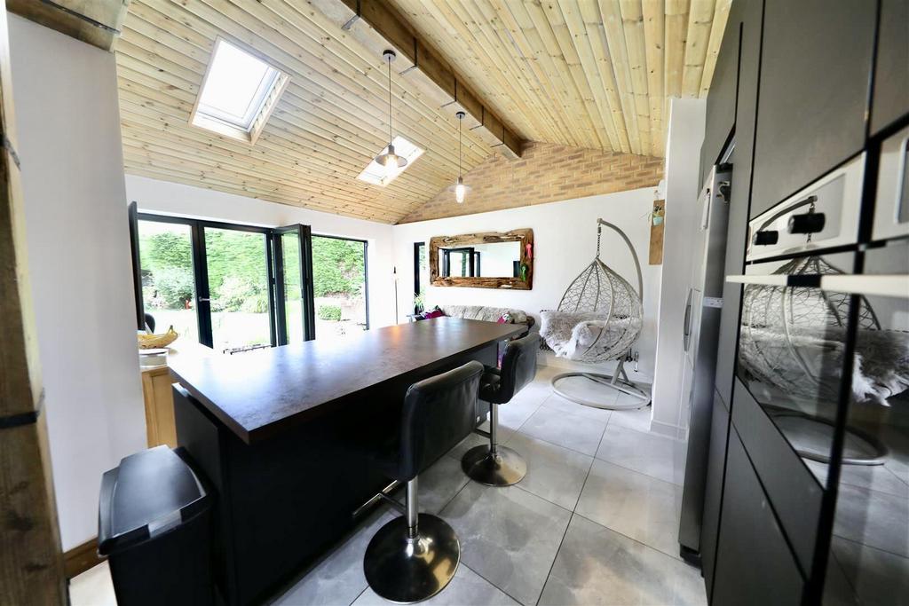 26 Orchard Croft - Kitchen 5.jpg