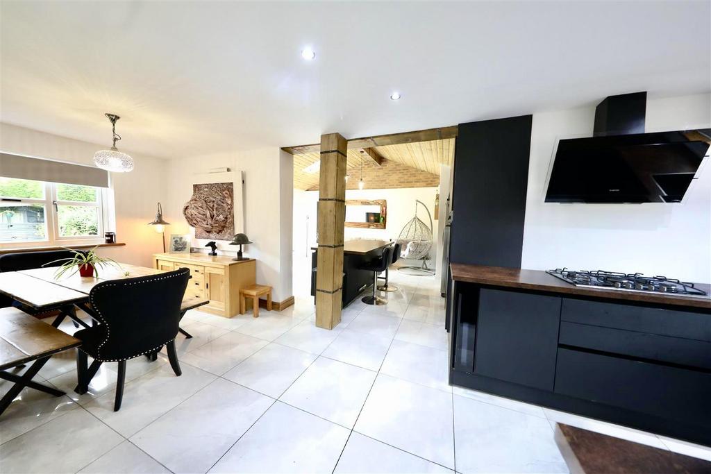 26 Orchard Croft - Kitchen 2.jpg