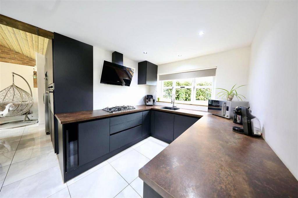 26 Orchard Croft - Kitchen 4.jpg