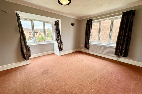 2 bedroom flat for sale, Cardington Court, Acle, NR13