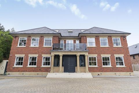 7 bedroom detached house to rent, Barry Rise, Altrincham WA14