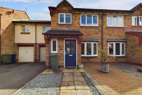 3 bedroom terraced house to rent, Southfield Court, Churchdown