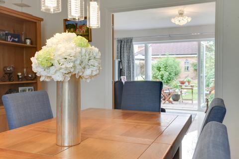 4 Barnard Close, Little Canfield, Dunmow, CM6 1ZB