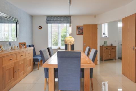 4 Barnard Close, Little Canfield, Dunmow, CM6 1ZB