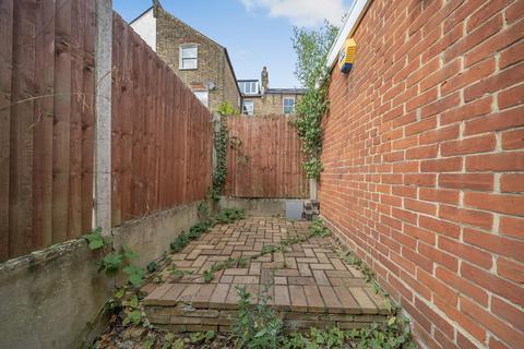 33 Albany Road, London, N4 4RR