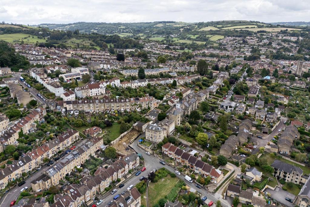 Flat 5, 28, Upper East Hayes Bath, BA1 6 LP   Aeria