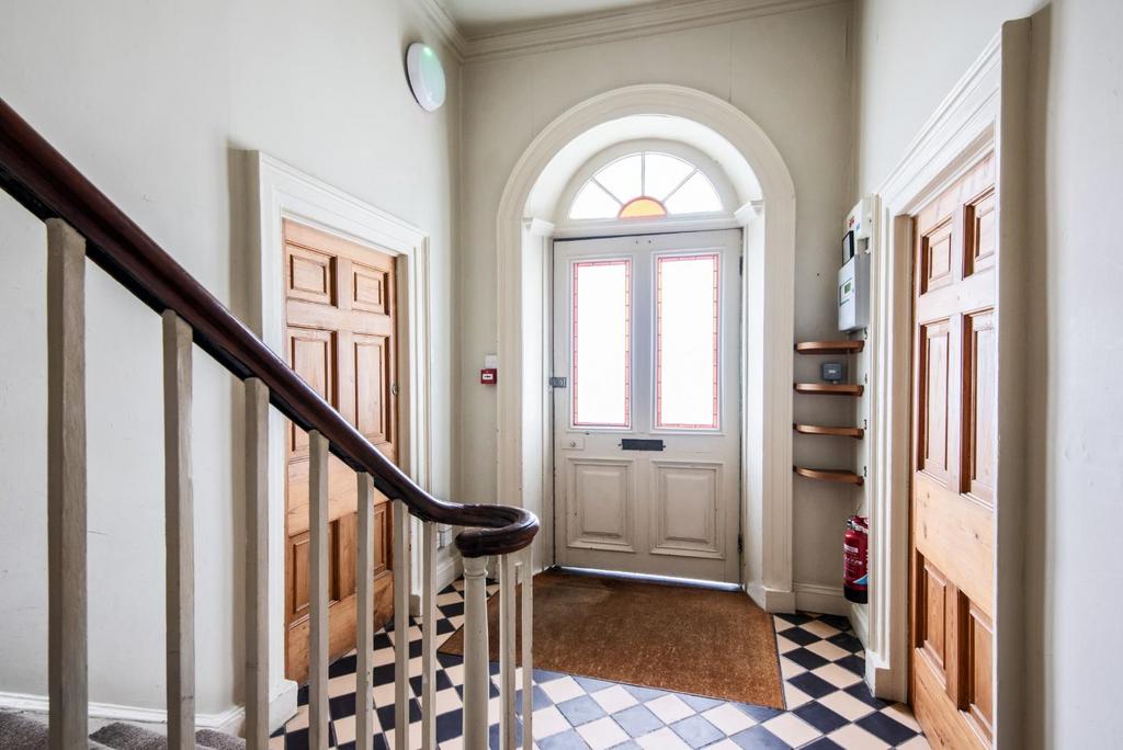 Flat 5, 28, Upper East Hayes Bath, BA1 6 LP-2.jpg