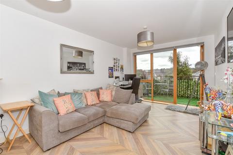 2 bedroom flat for sale, Avebury Avenue, Tonbridge, Kent