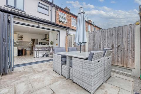 2 bedroom terraced house for sale, Wharf Road, Brentwood