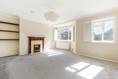 3 bedroom flat to rent, Queens Road, Richmond, TW10