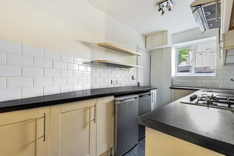 3 bedroom flat to rent, Queens Road, Richmond, TW10