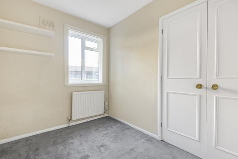 3 bedroom flat to rent, Queens Road, Richmond, TW10