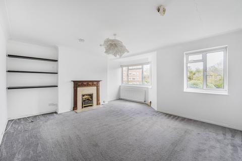 3 bedroom flat to rent, Queens Road, Richmond, TW10