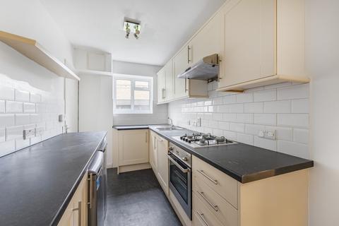 3 bedroom flat to rent, Queens Road, Richmond, TW10