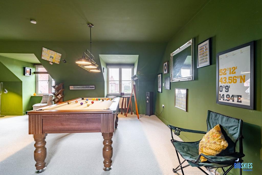 Principal Bedroom (Billiards Room)