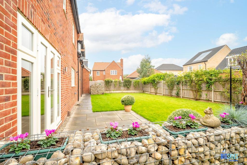 Rear Garden   Gabions