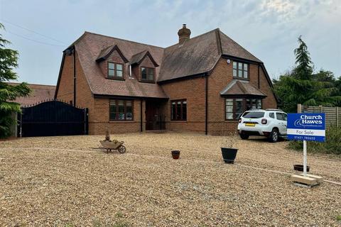 4 bedroom detached house for sale, Burnham Road, Latchingdon