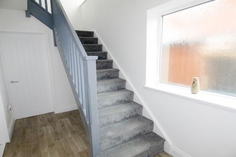 3 bedroom semi-detached house to rent, Grotto Road, South Shields