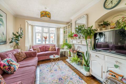 118 Wills Crescent, Hounslow, TW3 2JD